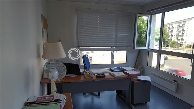 Location Bureaux SAINT PIERRE DES CORPS (37700) - Photo 2