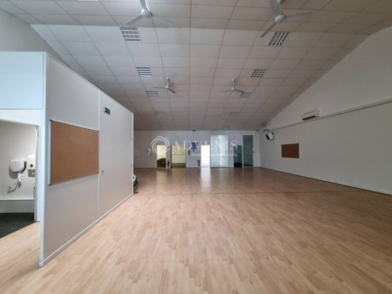 Location Commerces CHAMBRAY LES TOURS (37170) - Photo 1
