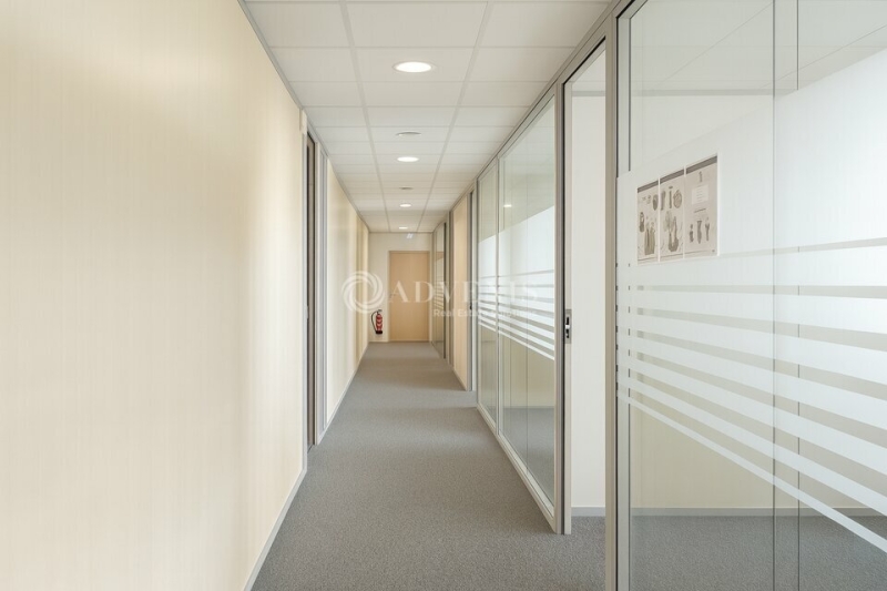 Location Bureaux TOURS (37100) - Photo 1