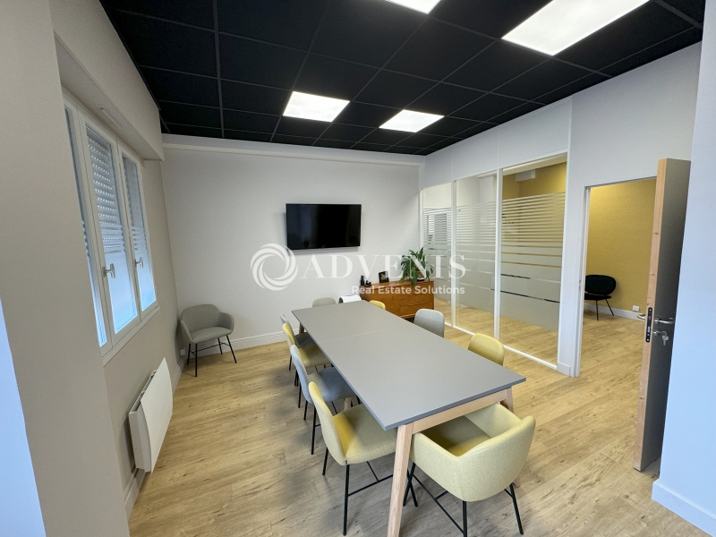 Location Bureaux TOURS (37000) - Photo 1