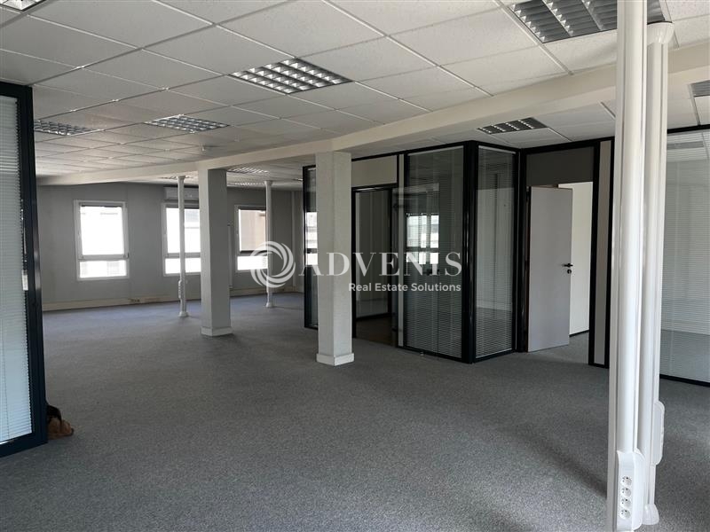 Location Bureaux TOURS (37000) - Photo 1