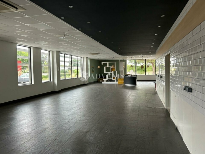 Location Commerces SAINT CYR SUR LOIRE (37540) - Photo 1