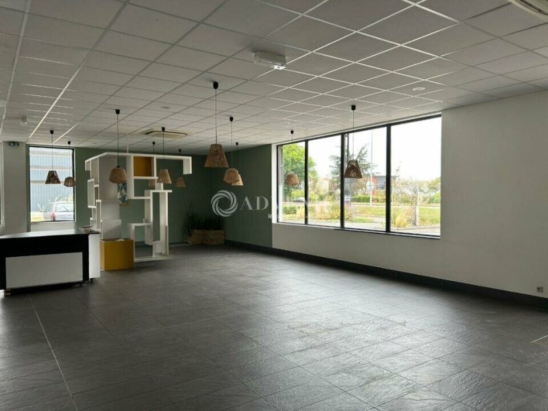 Location Commerces SAINT CYR SUR LOIRE (37540) - Photo 2