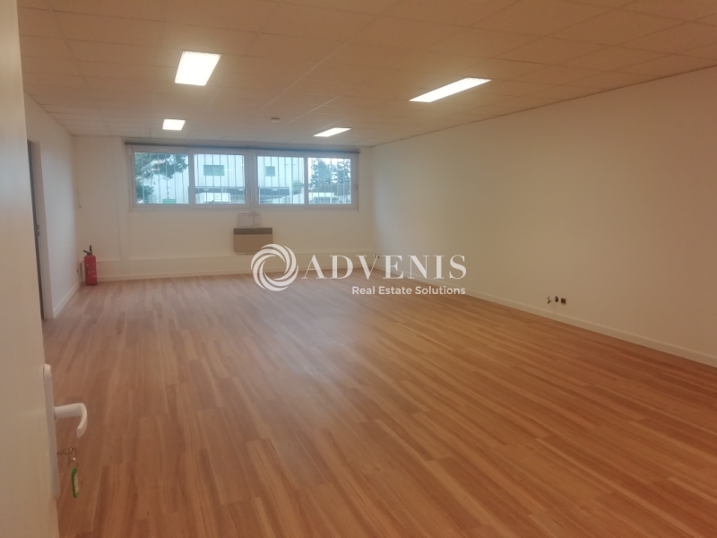 Location Bureaux LA CHAUSSEE SAINT VICTOR (41260) - Photo 1