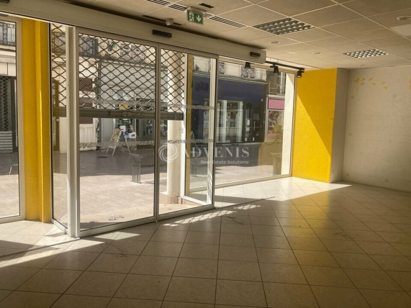 Location Commerces VENDOME (41100) - Photo 1