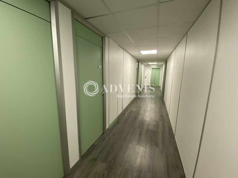 Location Bureaux MONTIGNY LE BRETONNEUX (78180) - Photo 4