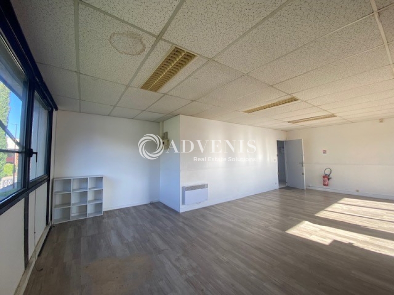 Location Bureaux VOISINS LE BRETONNEUX (78960) - Photo 1