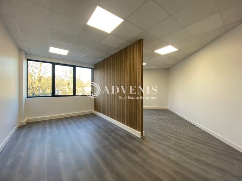 Location Bureaux MONTIGNY LE BRETONNEUX (78180) - Photo 1