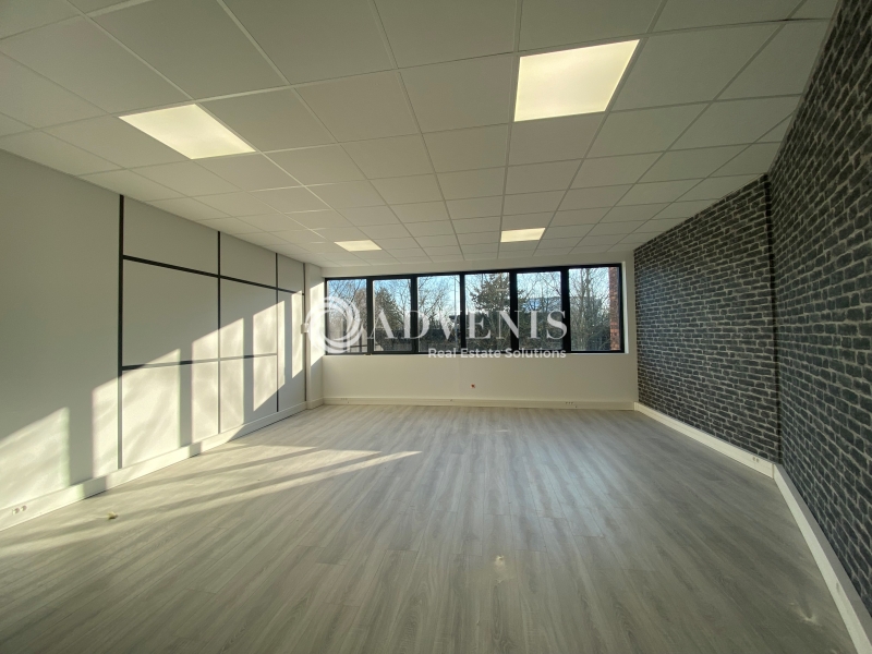 Location Bureaux MONTIGNY LE BRETONNEUX (78180) - Photo 2