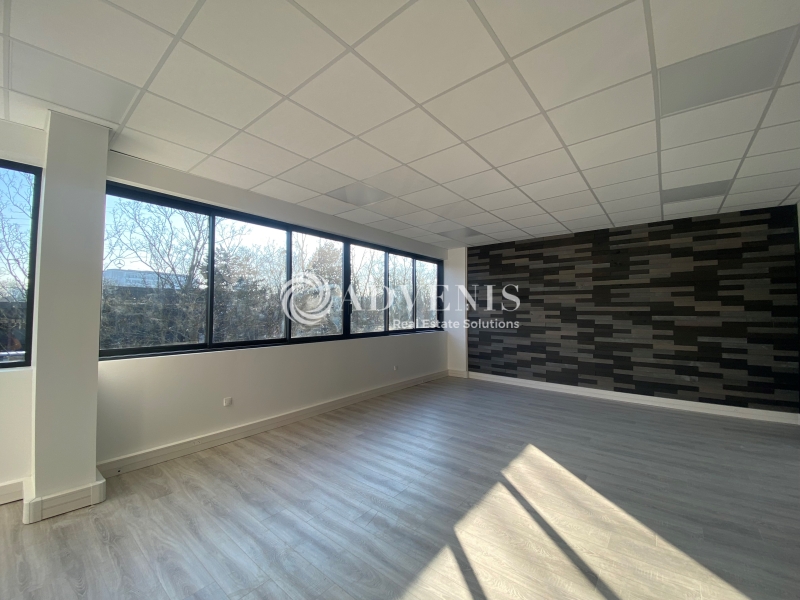 Location Bureaux MONTIGNY LE BRETONNEUX (78180) - Photo 3