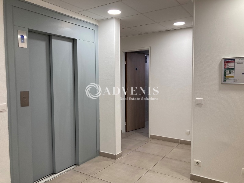 Location Bureaux VERSAILLES (78000) - Photo 8