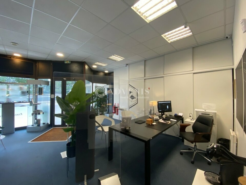 Location Commerces MONTIGNY LE BRETONNEUX (78180) - Photo 3