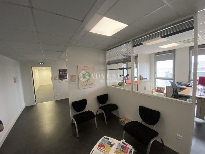 Vente Utilisateur Bureaux MONTIGNY LE BRETONNEUX (78180) - Photo 6