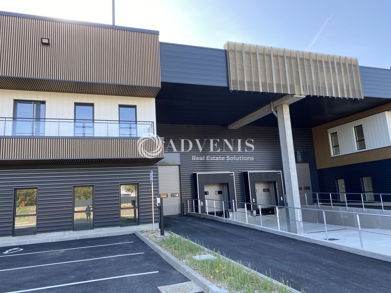 Location Entrepôts ELANCOURT (78990) - Photo 1