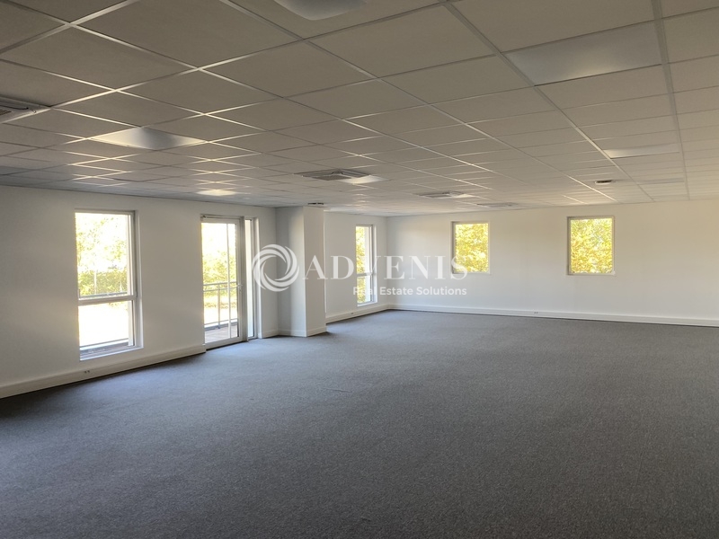 Location Entrepôts ELANCOURT (78990) - Photo 4