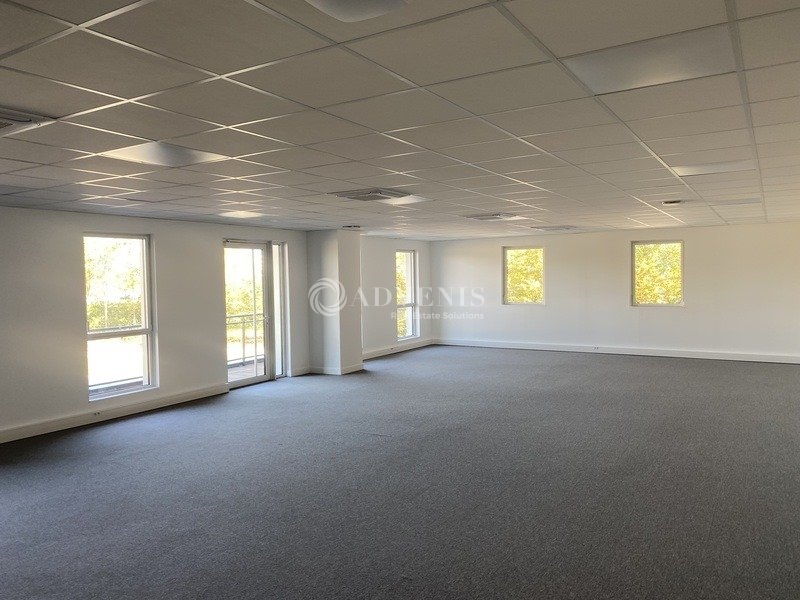 Location Entrepôts ELANCOURT (78990) - Photo 7