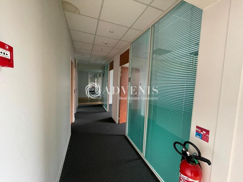 Location Bureaux MONTIGNY LE BRETONNEUX (78180) - Photo 4