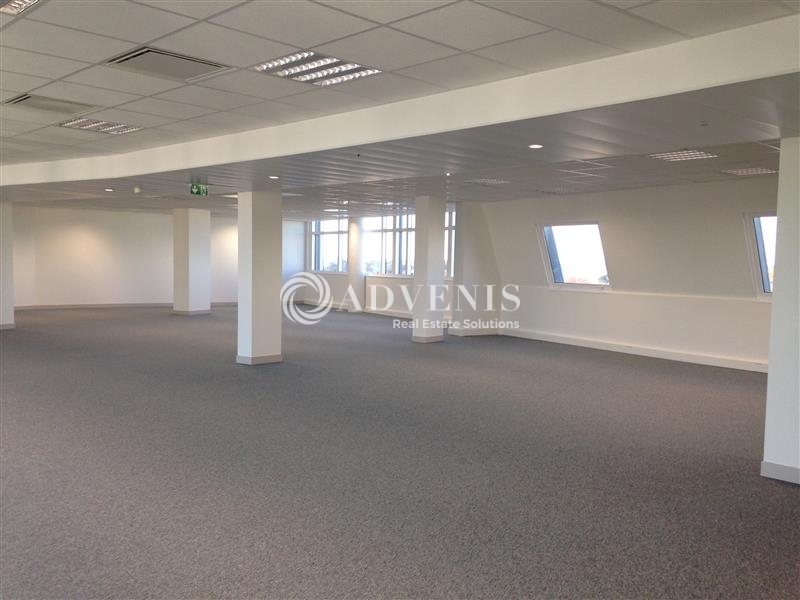 Location Bureaux MONTIGNY LE BRETONNEUX (78180) - Photo 3