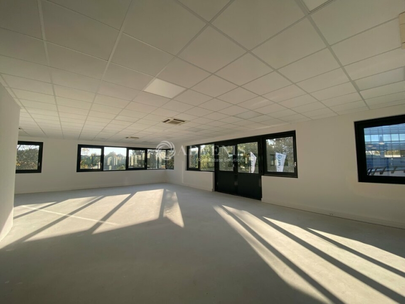 Location Bureaux et activités légères GUYANCOURT (78280) - Photo 2