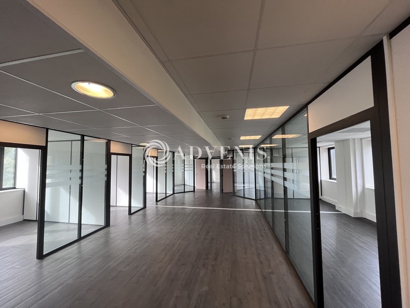 Location Bureaux MONTIGNY LE BRETONNEUX (78180) - Photo 1