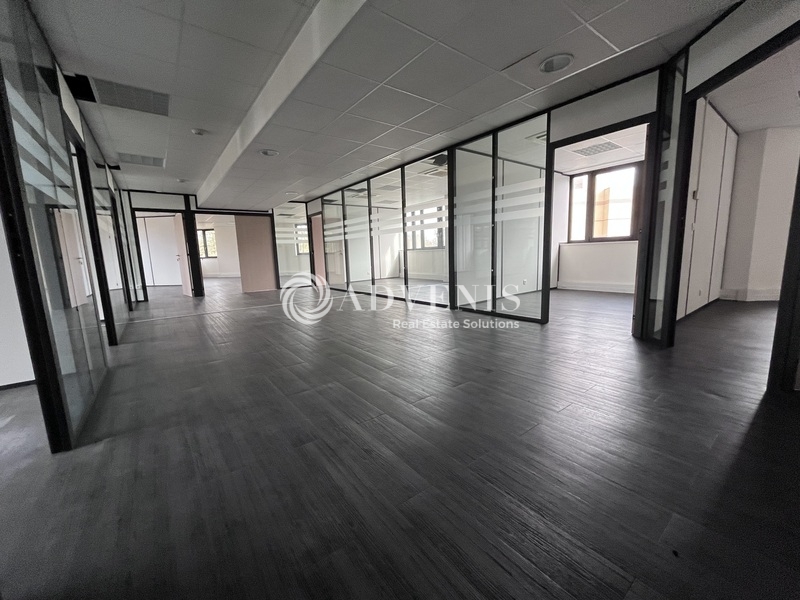 Location Bureaux MONTIGNY LE BRETONNEUX (78180) - Photo 2