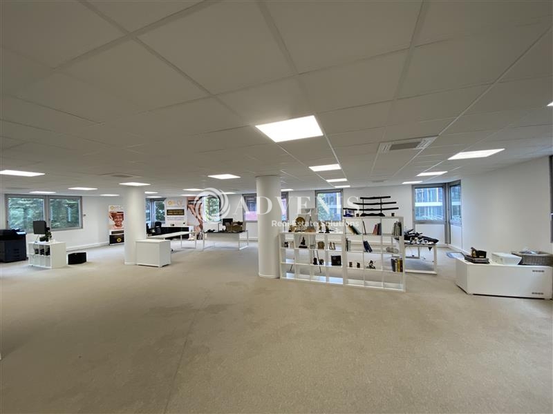 Location Bureaux MONTIGNY LE BRETONNEUX (78180) - Photo 1