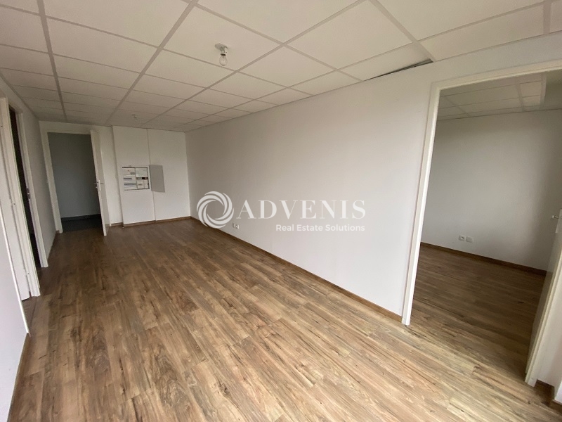 Location Bureaux LES ESSARTS LE ROI (78690) - Photo 1