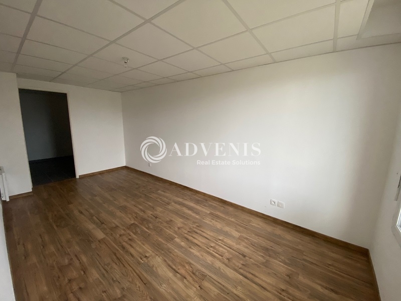 Location Bureaux LES ESSARTS LE ROI (78690) - Photo 2