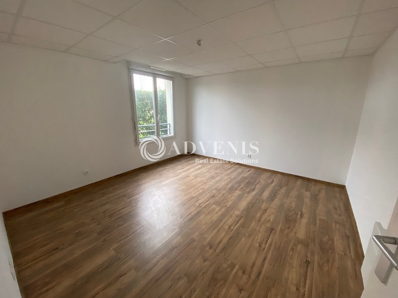 Location Bureaux LES ESSARTS LE ROI (78690) - Photo 3