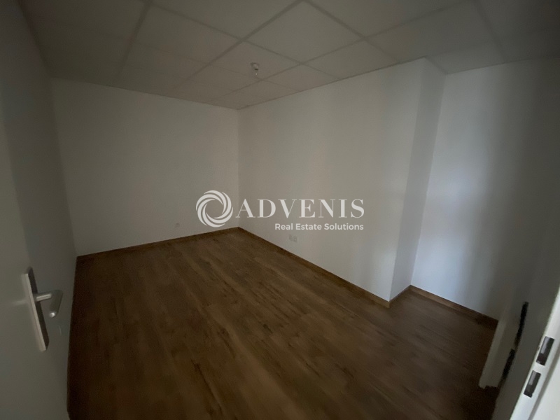 Location Bureaux LES ESSARTS LE ROI (78690) - Photo 4