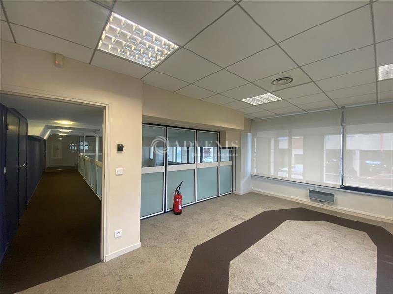 Location Commerces MONTIGNY LE BRETONNEUX (78180) - Photo 3