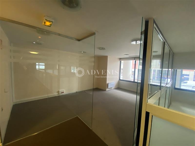 Location Commerces MONTIGNY LE BRETONNEUX (78180) - Photo 4