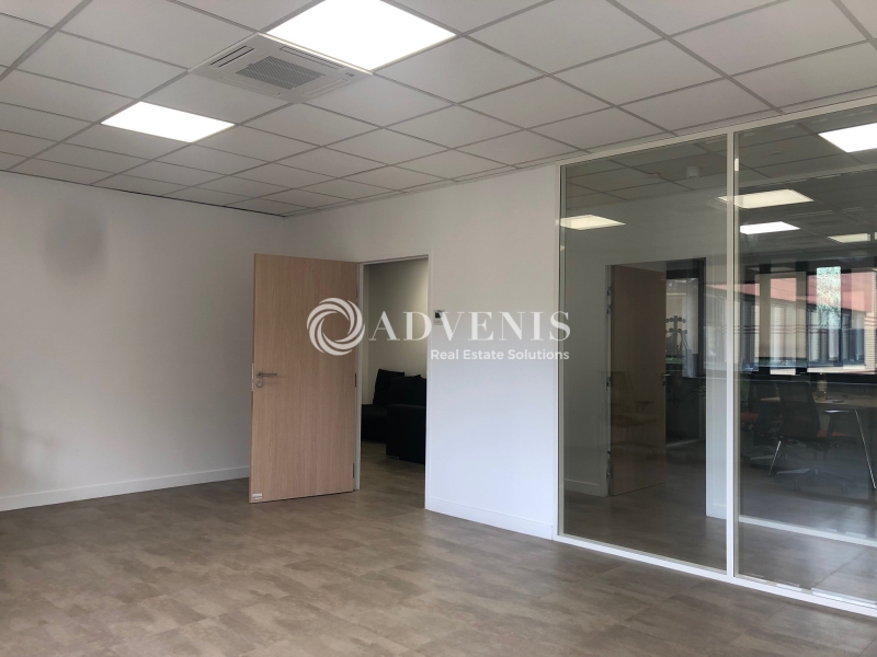 Location Bureaux MONTIGNY LE BRETONNEUX (78180) - Photo 1