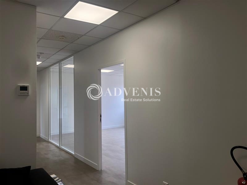 Location Bureaux MONTIGNY LE BRETONNEUX (78180) - Photo 3