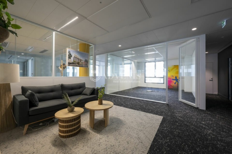 Vente Investisseur Bureaux MONTIGNY LE BRETONNEUX (78180) - Photo 6