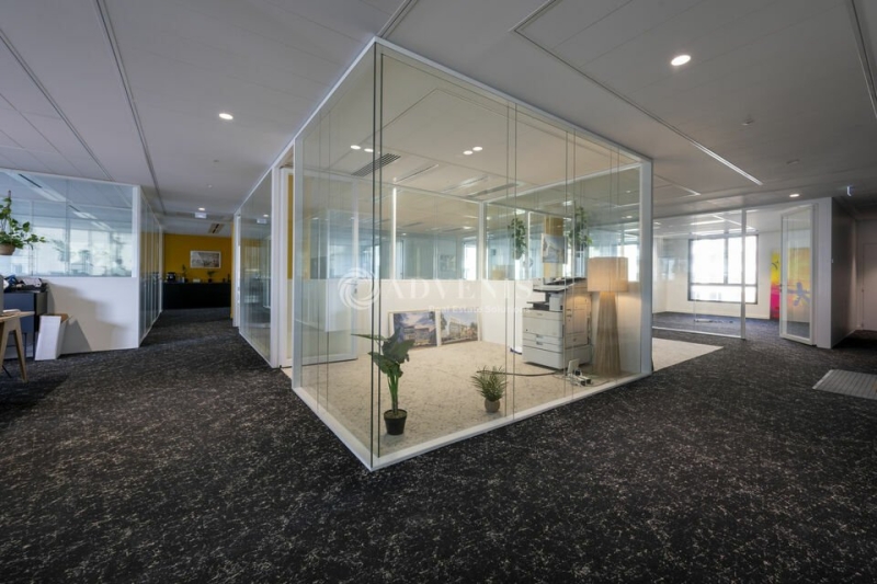 Vente Investisseur Bureaux MONTIGNY LE BRETONNEUX (78180) - Photo 8