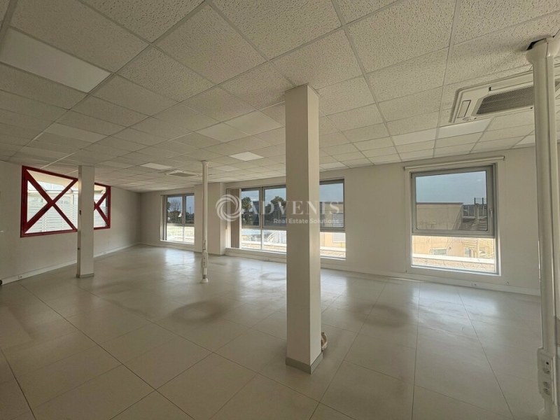 Location Bureaux LES ESSARTS LE ROI (78690) - Photo 4