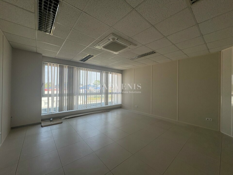 Location Bureaux LES ESSARTS LE ROI (78690) - Photo 6