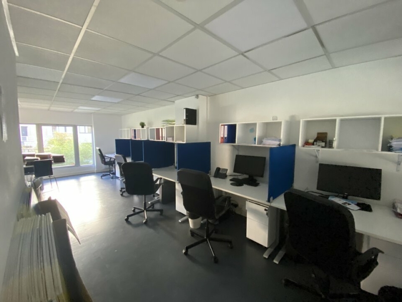 Location Commerces MONTIGNY LE BRETONNEUX (78180) - Photo 4