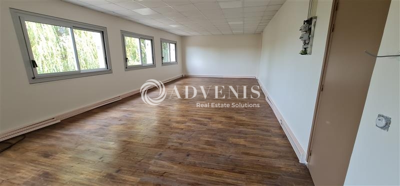 Location Bureaux MONTIGNY LE BRETONNEUX (78180) - Photo 2