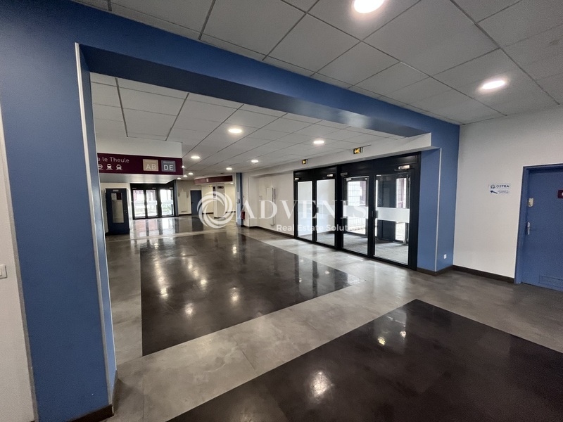 Location Bureaux MONTIGNY LE BRETONNEUX (78180) - Photo 1