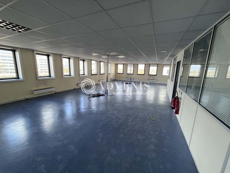 Location Bureaux MONTIGNY LE BRETONNEUX (78180) - Photo 3